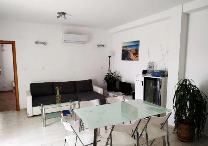 Klimatizovaný jídelní kout.