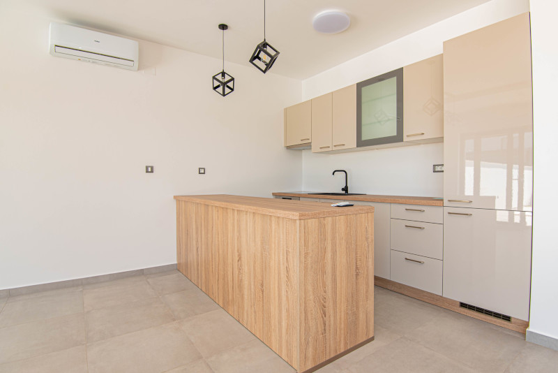 Moderní kuchyně s klimatizací - Dům H1775, Vodice, Chorvatsko.