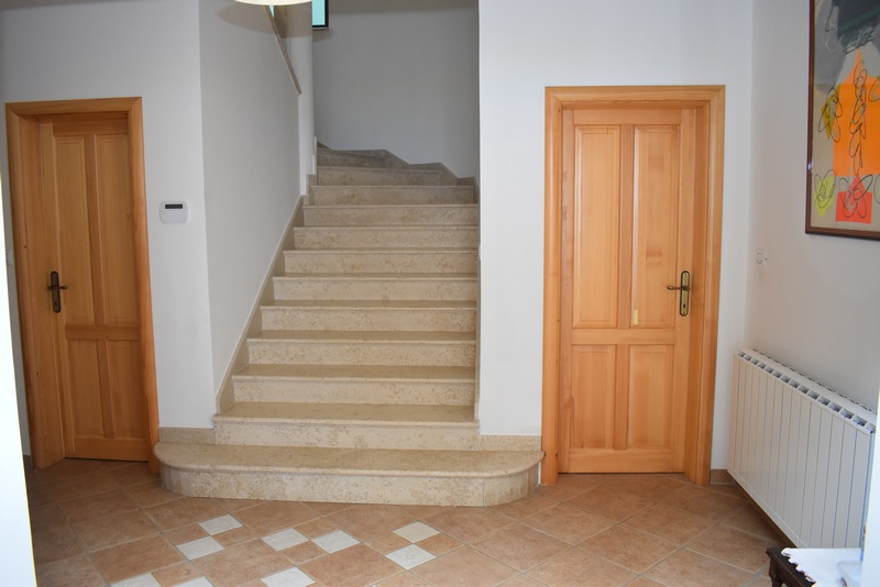 Schodiště v přízemí domu.