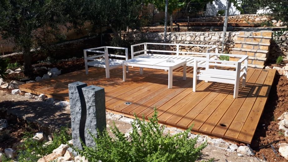Venkovní terasa objektu H1790, oblast Trogir.