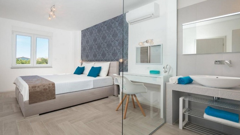 Ložnice s koupelnou.