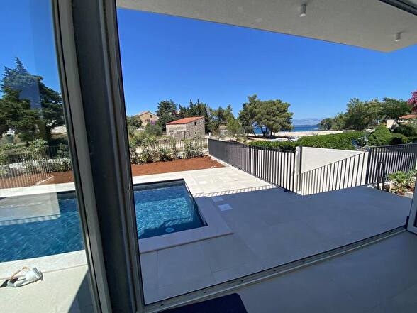 Výhled na terasu a bazén - Objekt H1809, Chorvatsko - Panorama Scouting.