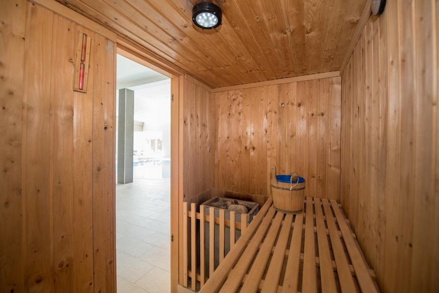 Sauna luxusní vily H1828 nedaleko Splitu v Chorvatsku.