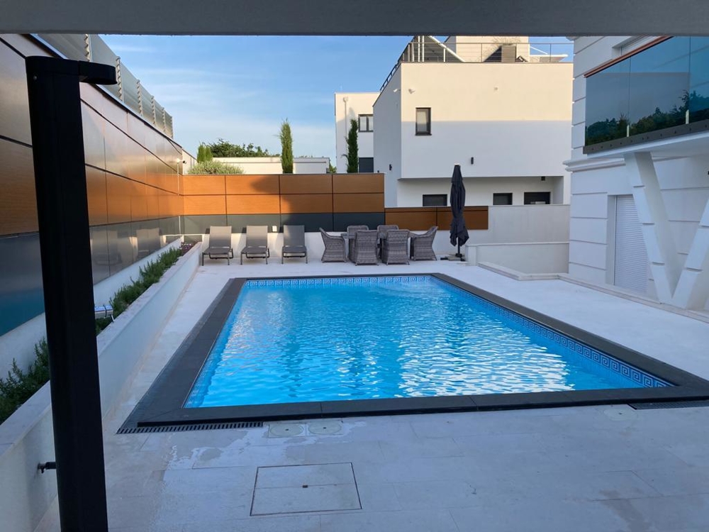 Bazén luxusní vily H1851 v Crikvenici, Chorvatsko.