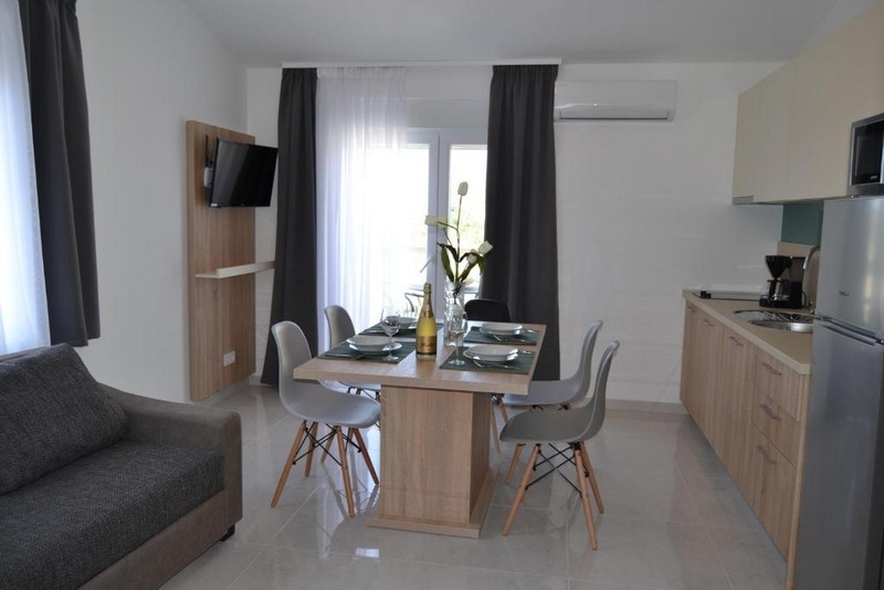 Kuchyň a jídelní kout.