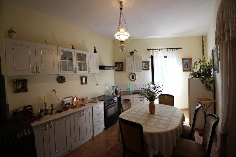 kuchyně a jídelna.