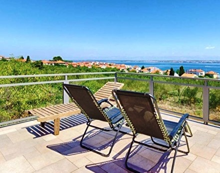 Terasa s výhledem na moře objektu H1888 na ostrově Ugljan v Chorvatsku - Panorama Scouting.