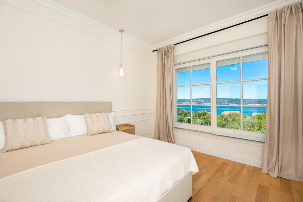 Ložnice s výhledem na moře.