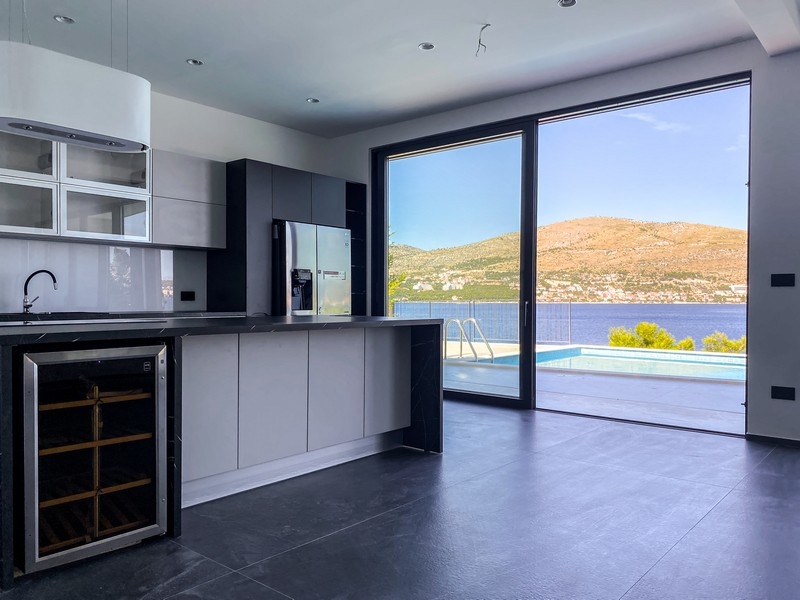 Zahrada nemovitosti H1921, která je na prodej v Chorvatsku, ostrov Čiovo Trogir - Panorama Scouting.