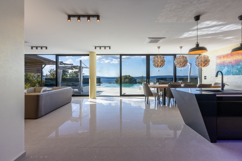 Luxusní zařízení vily H1933, nabízené k prodeji v Chorvatsku.