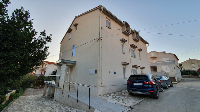 Venkovní plocha a parkovací místa