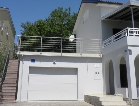 Garáž objektu H1980 v Chorvatsku - Panorama Scouting.