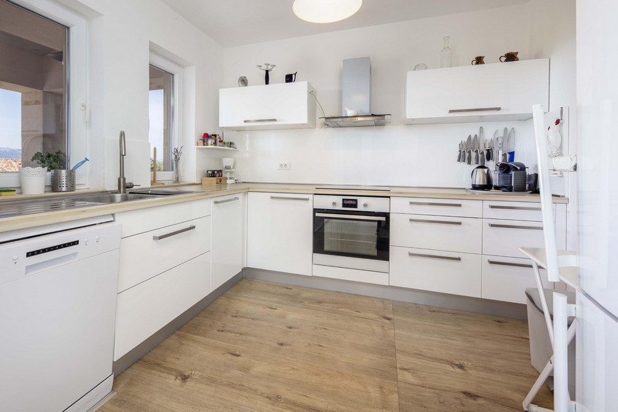 Kuchyně nemovitosti H2029 na prodej v Chorvatsku, ostrov Krk - Panorama Scouting.