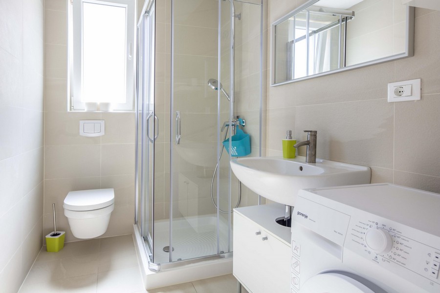 Na tomto obrázku můžete vidět atraktivní a pohodlnou koupelnu nemovitosti H2029, která je na prodej na ostrově Krk.