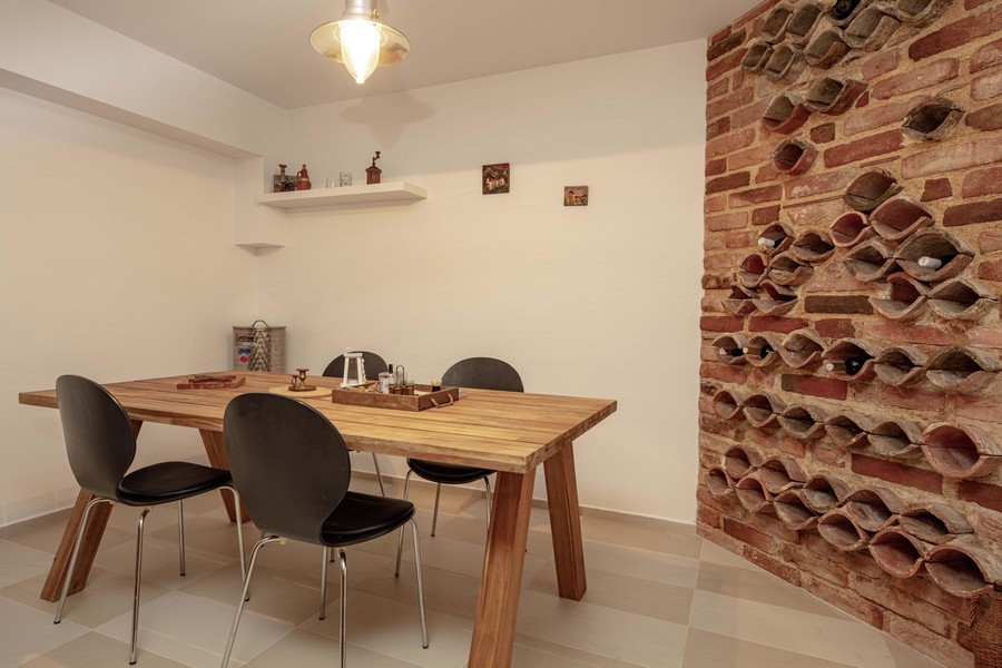 Tento obrázek ukazuje zelené středomořské okolí nemovitosti H2029 v Chorvatsku - Panorama Scouting.