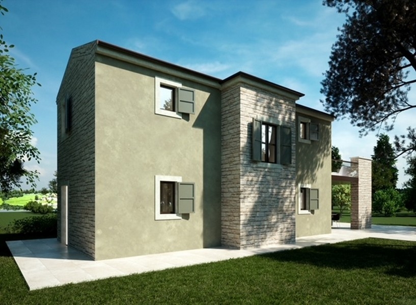 Zadní část šedé nemovitosti na Istrii s velkými okny a částečně dokončenou terasou.