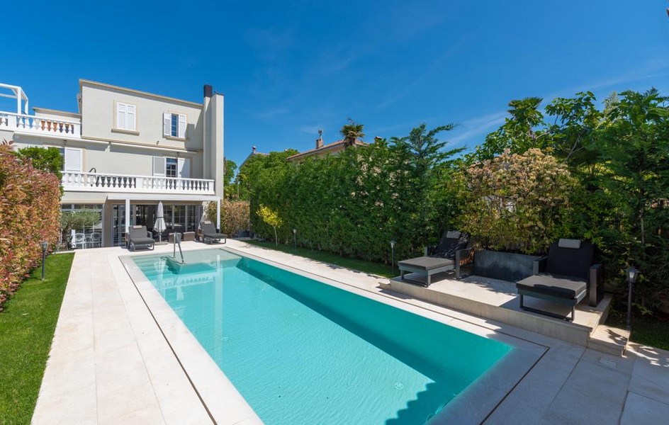 Luxusní vila s venkovním bazénem na Istrii na prodej.