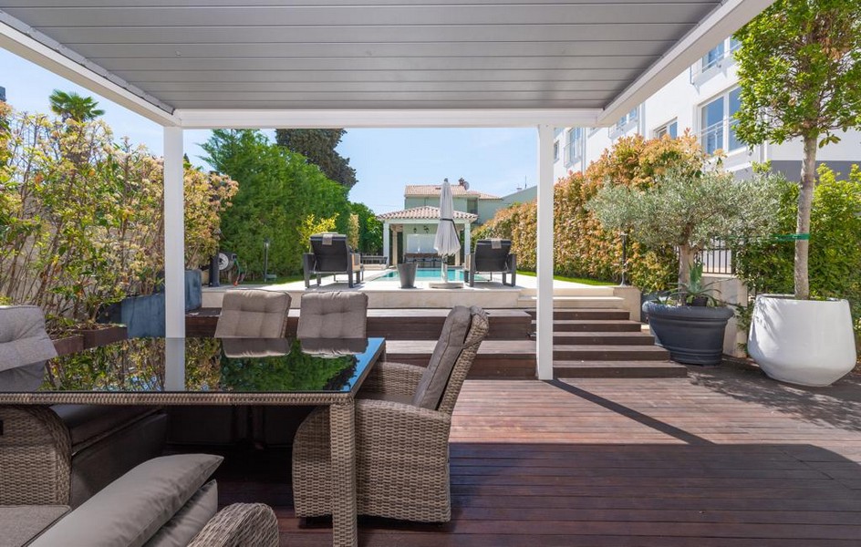 Krytá terasa v luxusní vile na prodej na Istrii.