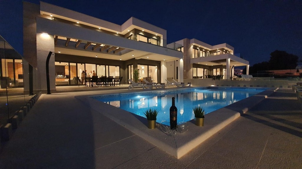 Kupte si moderní vilu v Chorvatsku - zde: H2132 na Pagu.