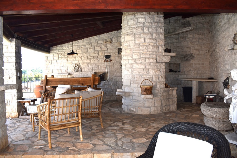 Grilovací gril objektu H2272 na Istrii - Panorama Scouting.