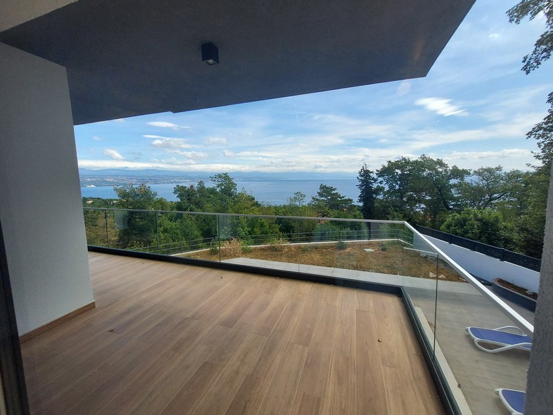 Terasa nemovitosti H2335, která je na prodej v Chorvatsku v oblasti Lovran - Panorama Scouting.