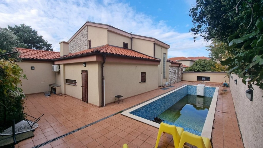 Bazén objektu H2359 v Chorvatsku, Novi Vinodolski - Panorama Scouting.