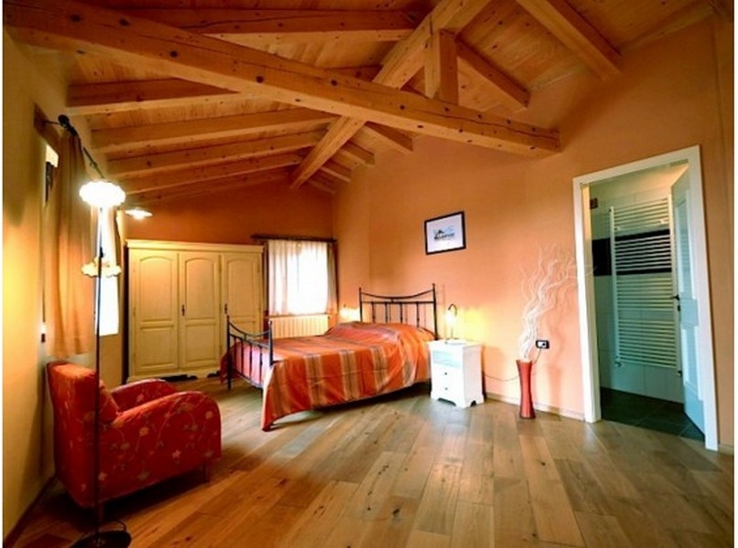 Na tomto obrázku můžete vidět atraktivní a pohodlnou ložnici nemovitosti H2393, která je na prodej v Poreči.