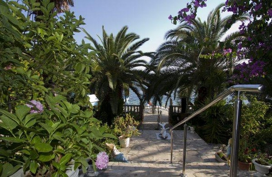 Přístup na nábřeží objektu H2432.