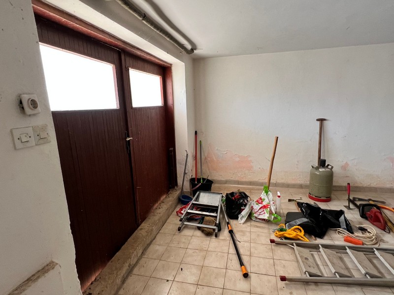 Garáž - nutná rekonstrukce.