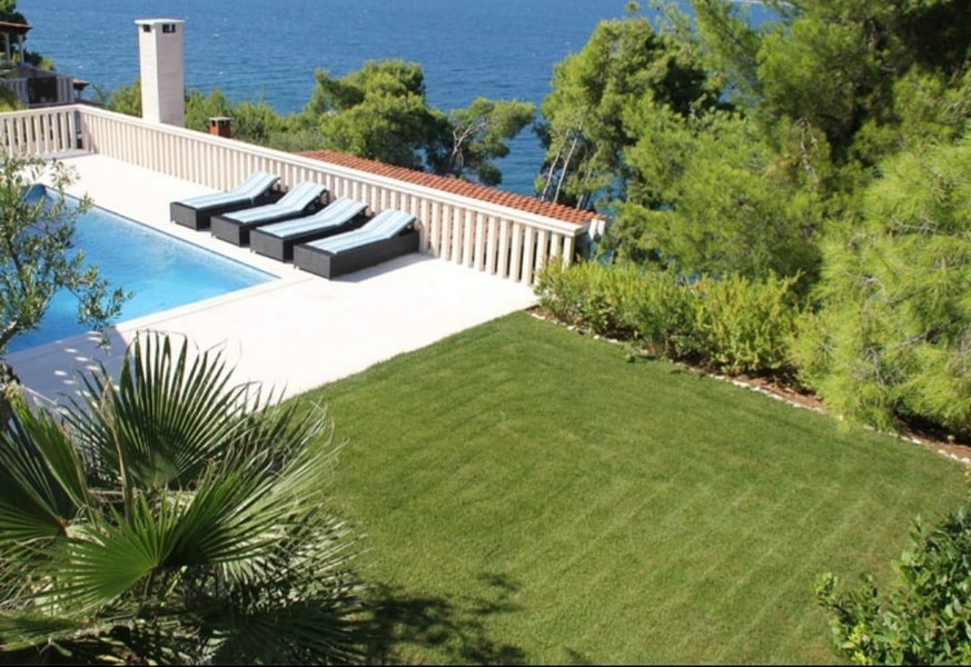 Bazén a výhled na moře - nemovitosti v Chorvatsku.