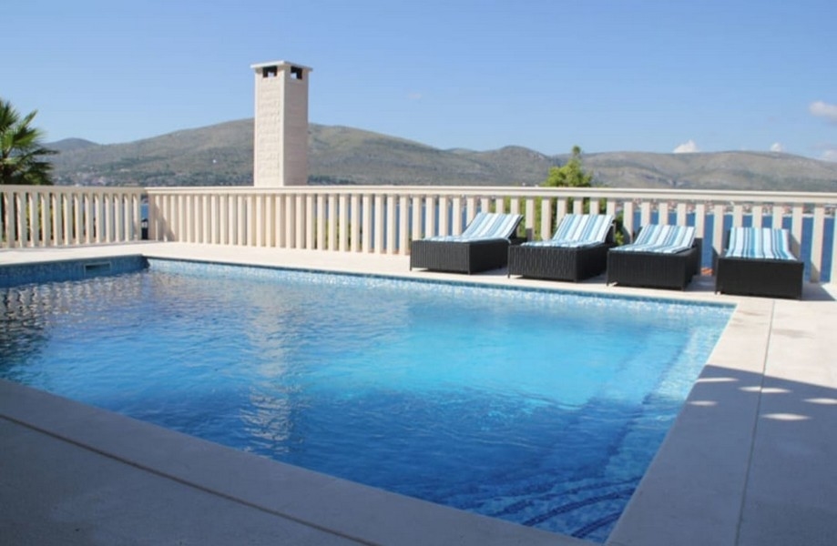 Pool of Villa H2444 v Chorvatsku - Panorama Scouting.