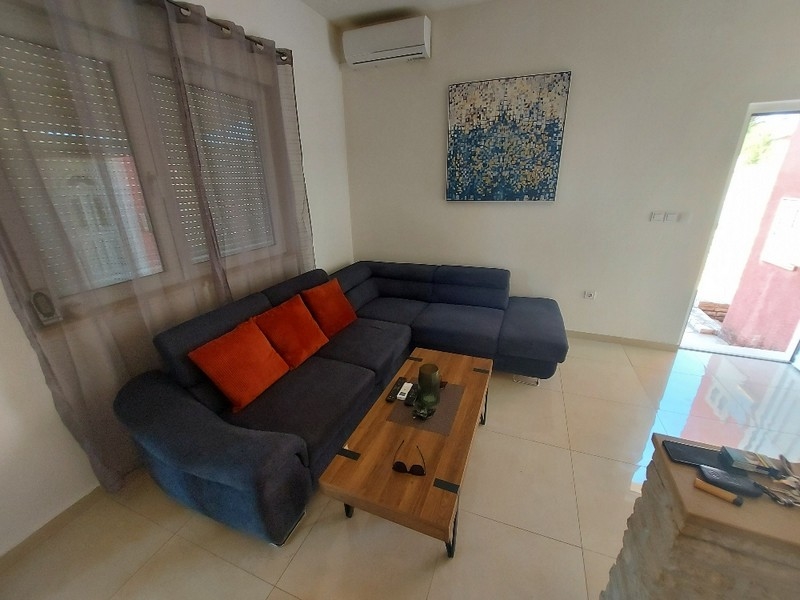 Klimatizovaný obývací prostor s pohovkou - Objekt H2488, Chorvatsko.