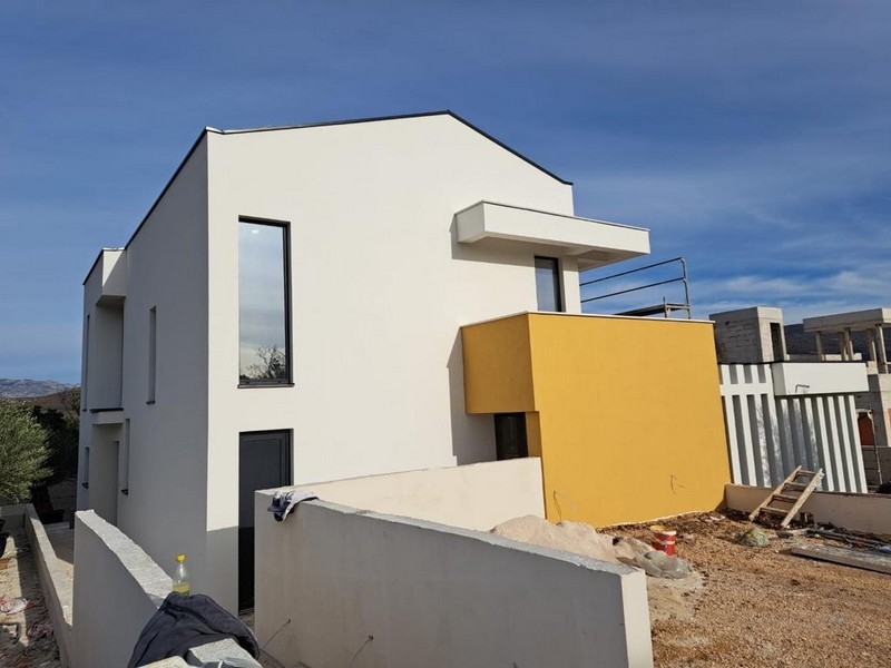 Zadní část vily H2489 v Chorvatsku.