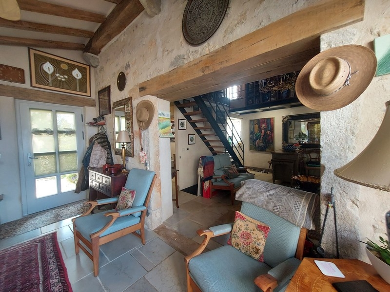 Otevřený a světlý obytný prostor