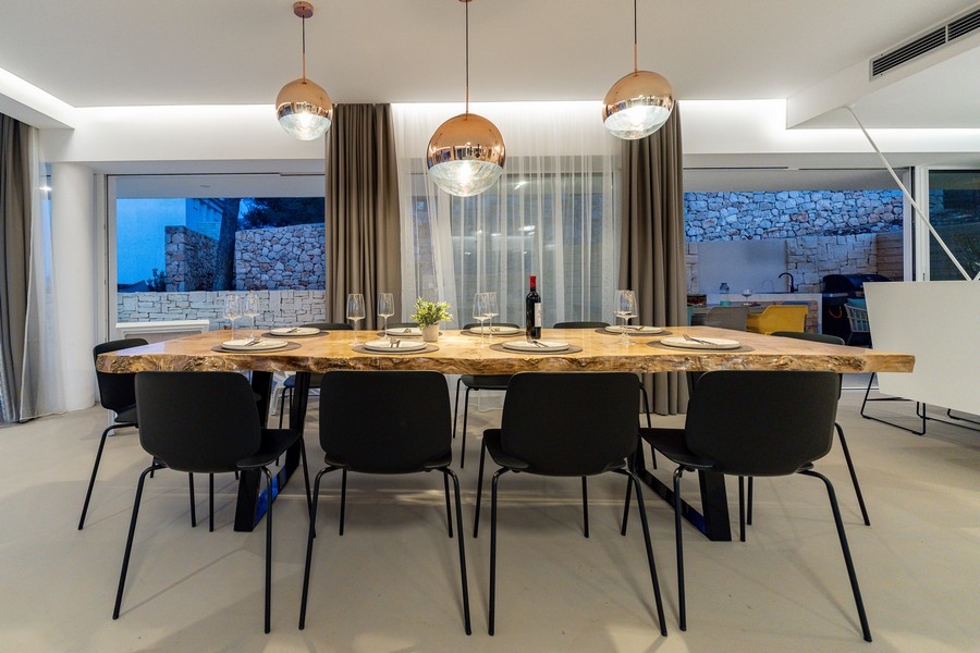 Klimatizovaná ložnice s výhledem na moře.