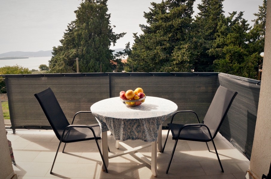 Terasa s výhledem na moře.