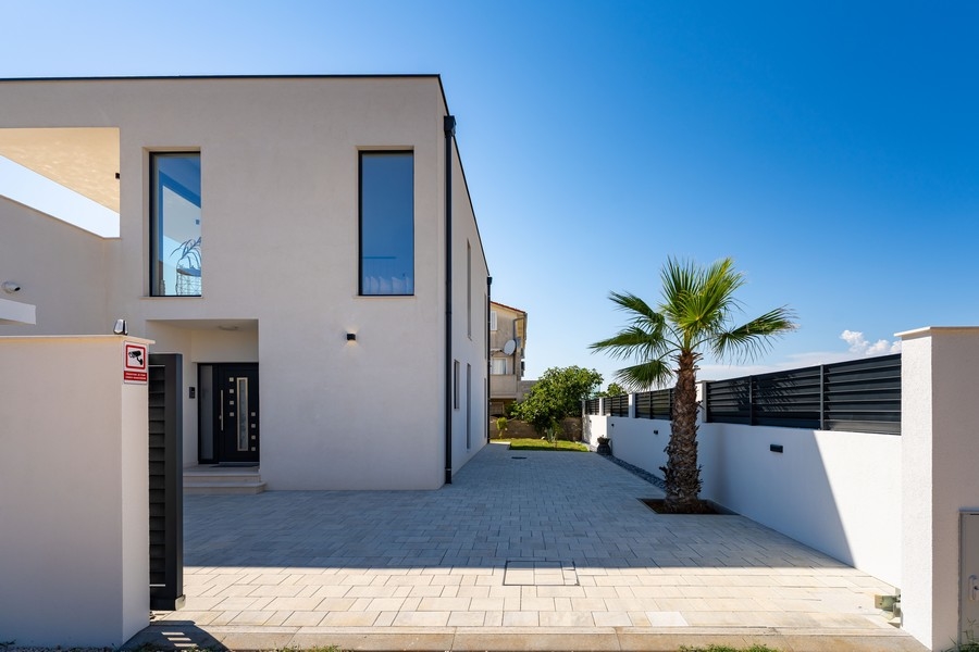 Dům s velkou terasou