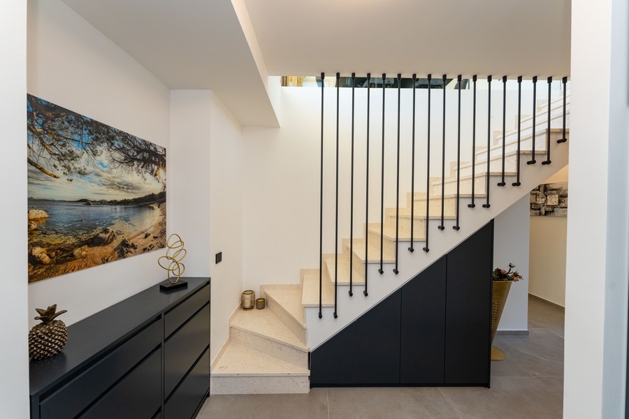 Dům s balkonem a terasou