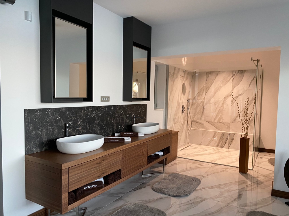 Velké koupelny se sprchovým koutem nebo vanou