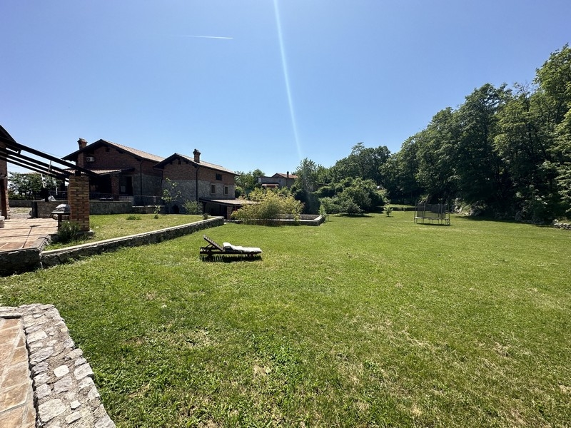 Objekt s tavernou a bazénem