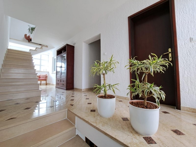 Světlé a otevřené schodiště