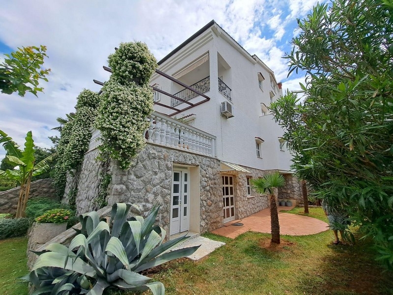 Dům se zahradou a krásným výhledem