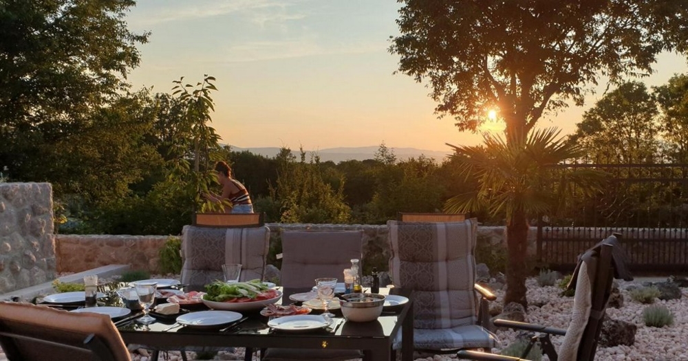 Výhled na moře z terasy.