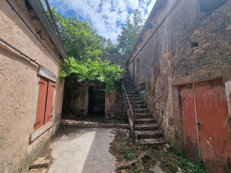 Kamenný dům se stodolou a krčmou