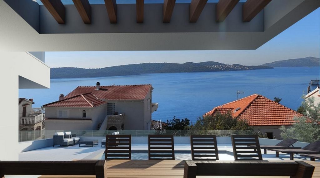 Skvělý výhled z balkonu a střešní terasy