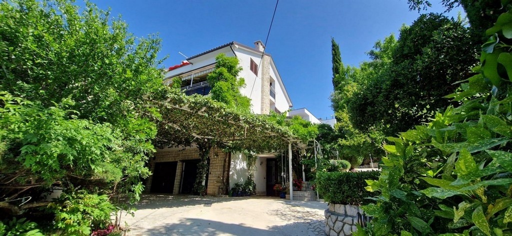 Velký dům s velkou zahradou