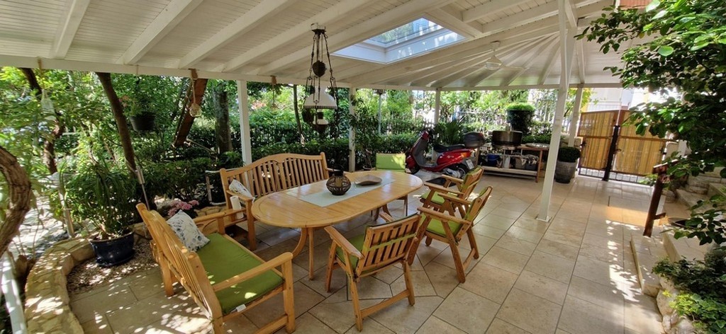 Krytá terasa s dostatkem prostoru