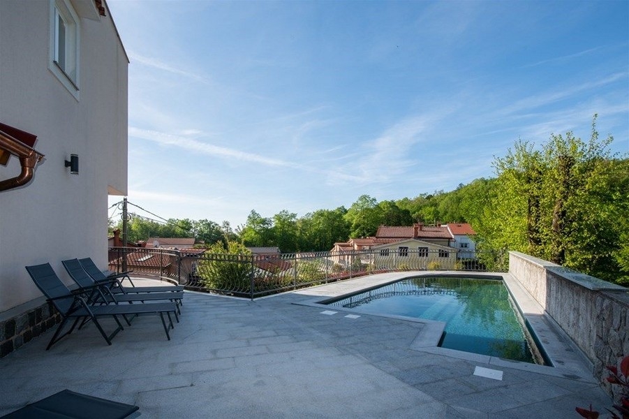 Samostatně stojící dům s výhledem na moře v Matulij