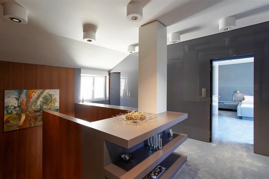 Velká předsíň do ložnice s oknem - Real Estate Chorvatsko