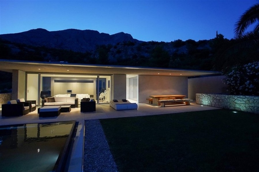 Letní dům s nekonečným bazénem s výhledem na moře